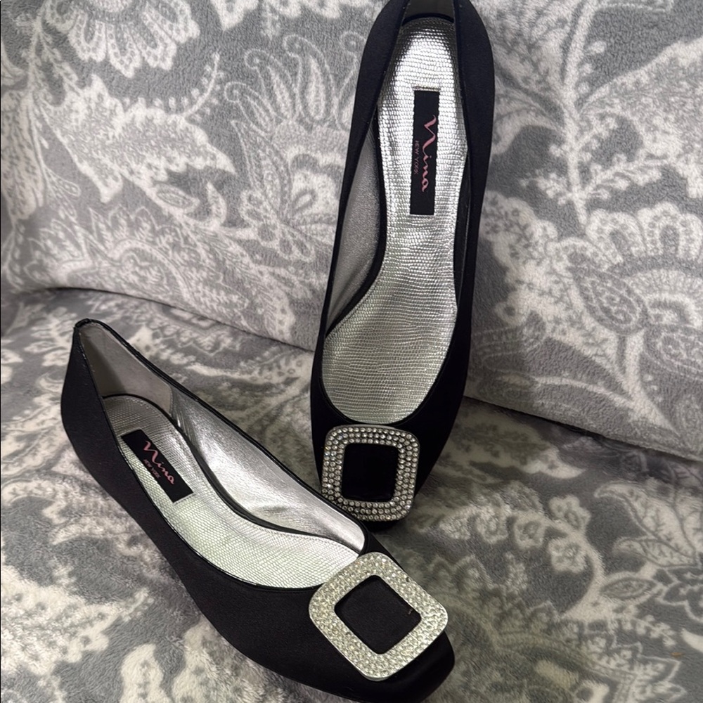 Vince Camuto Black and Silver Flats with Sleek Design